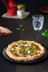 Schnell gemachte Pizza Napoli mit Artischocken Beitragsbild