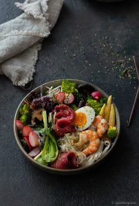 Ramen-Bowl mit Shrimps und Rinderfiletstreifen 2